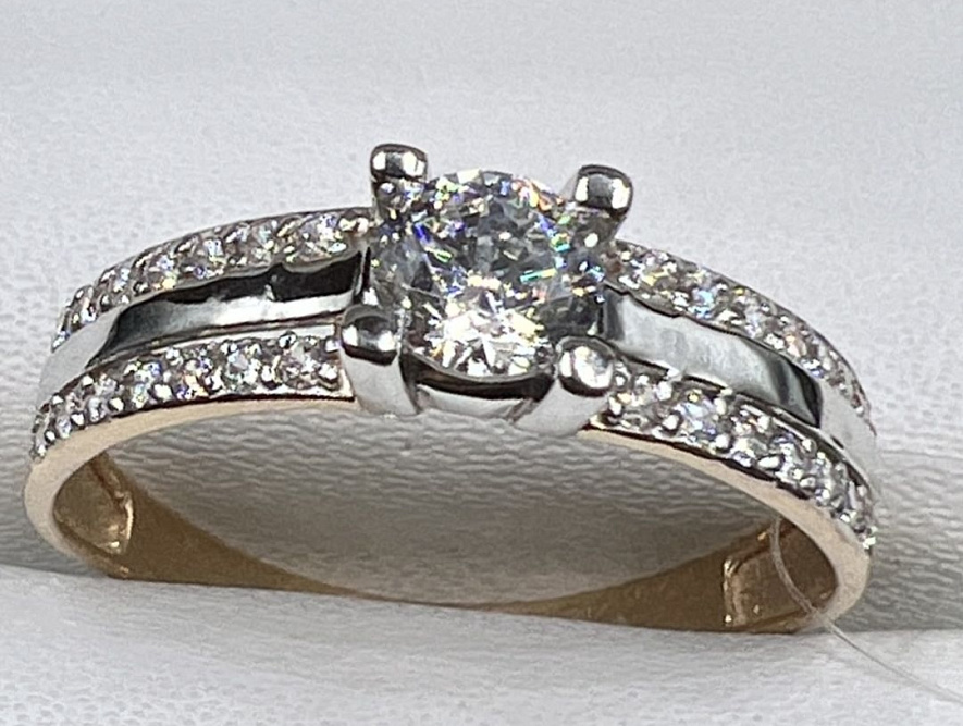 На фото Золотые кольца в Казахстане №кольцо из белого золота с фианит swarovskiом 19 вес 2.36 г:     .