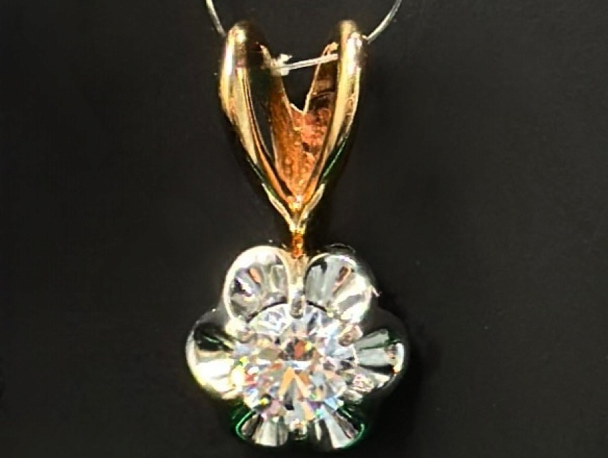 На фото Золотые подвески в Казахстане №подвеска из красного золота с кристалл swarovskiом вес 1.5 г:     .