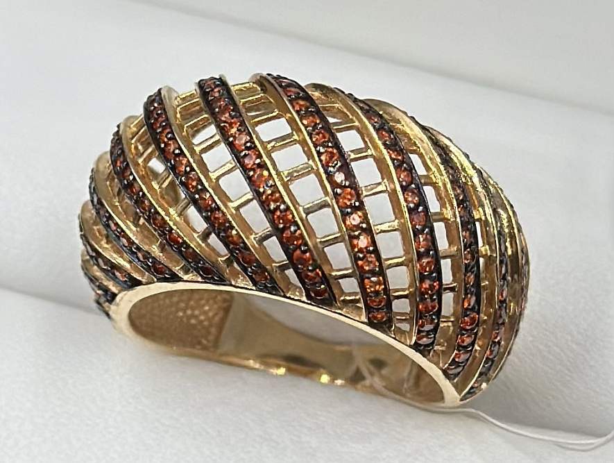 На фото Золотые кольца в Казахстане №кольцо из красного золота с фианитом 17.5 вес 6 г:     .