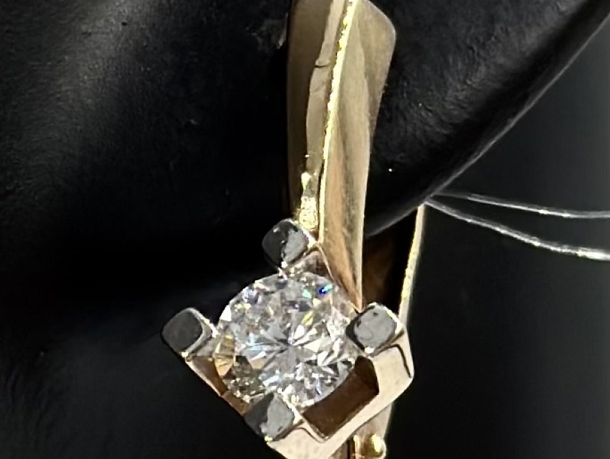 На фото Золотые серьги  №серьги из белого золота с фианит swarovskiом вес 4.16 г:     .