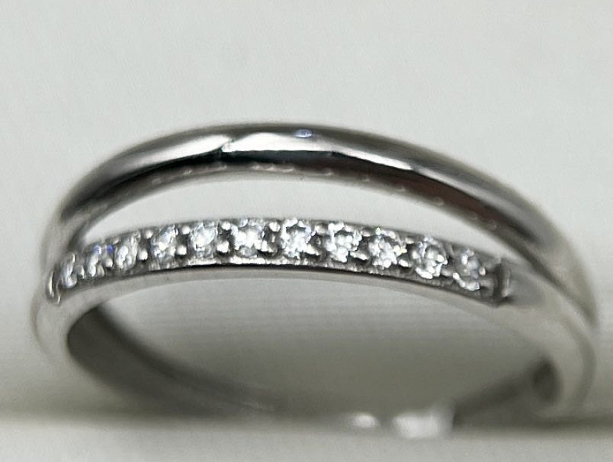 На фото Золотые кольца в Казахстане №кольцо из белого золота с фианитом 16 вес 0.88 г:     .