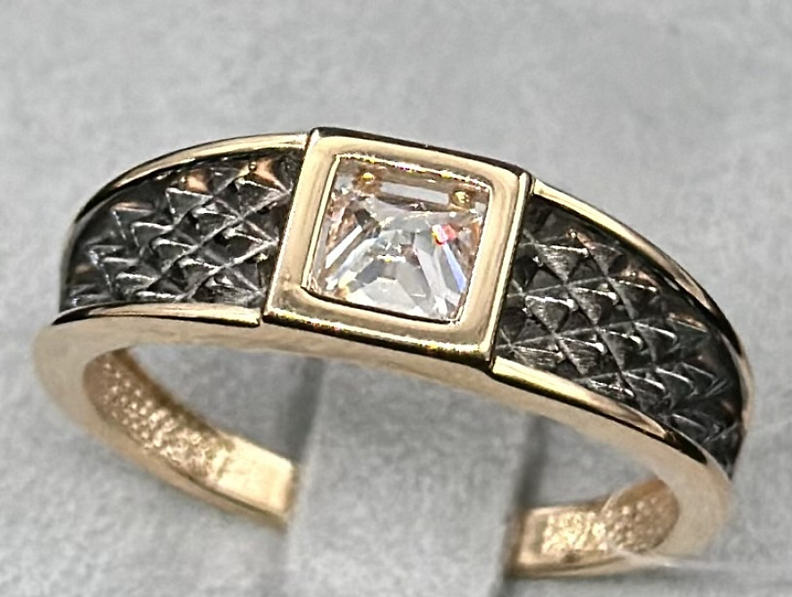 На фото Золотые печатки в Казахстане №печатка из красного золота с фианитом 20 вес 4.81 г:     .