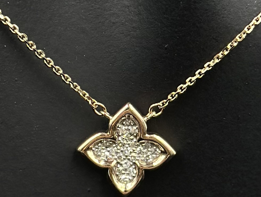 На фото Золотые колье в Казахстане №колье из красного золота с бриллиантом вес 2.76 г:     .