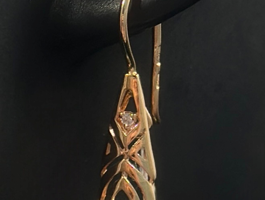 На фото Золотые серьги  №серьги из красного золота с фианитом вес 1.88 г:     .