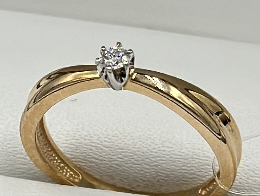 На фото Золотые кольца в Казахстане №кольцо из красного золота с бриллиантом 16.5 вес 2.23 г:     .