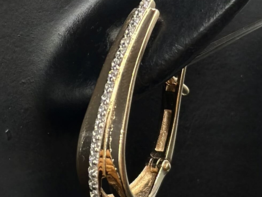 На фото Золотые серьги  №серьги из красного золота с фианитом вес 3.88 г:     .