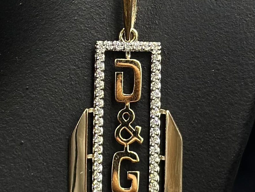 На фото Золотые подвески в Казахстане №подвеска из красного золота с фианитом вес 1.9 г:     .