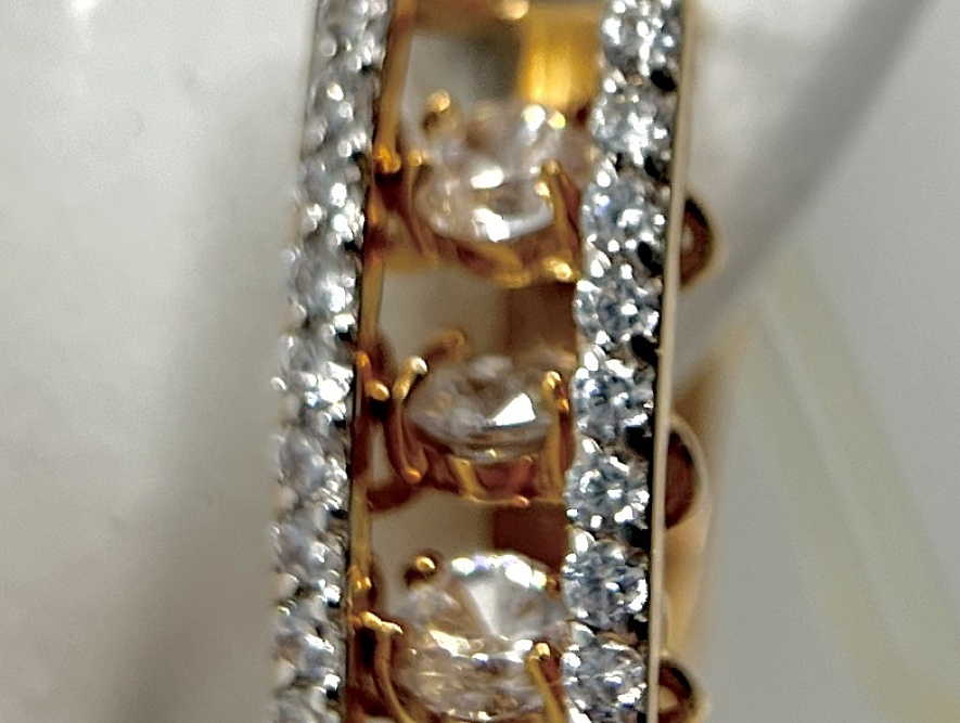 На фото Золотые серьги  №серьги из красного золота с цирконием вес 3.49 г:     .