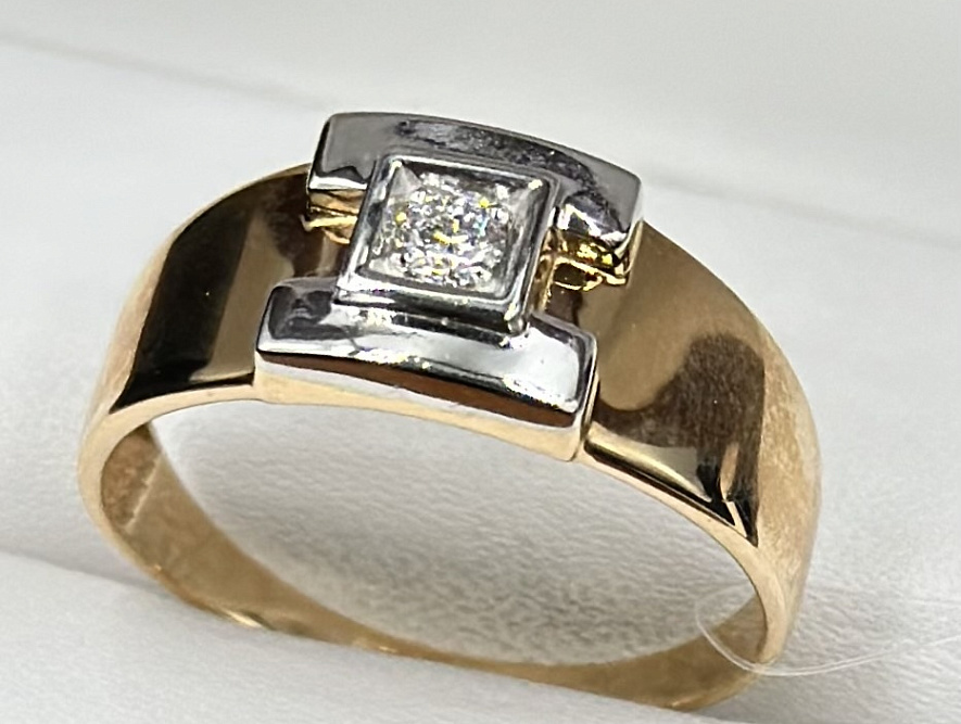 На фото Золотые печатки в Казахстане №печатка из белого золота с бриллиантом 21.5 вес 3.68 г:     .