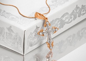 Золотые кресты в магазинах Золото Москвы представлены ювелирными изделиями только из золота со вставками из драгоценных и полудрагоценных камней.