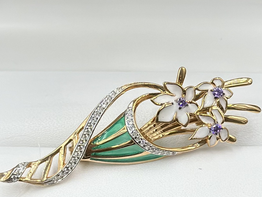 На фото Золотые броши в Казахстане №брошь из красного золота с фианитом и эмалью вес 4.36 г:     .