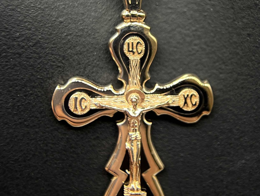 На фото Золотые кресты в Казахстане №крестик из красного золота с эмалью вес 5.19 г:     .