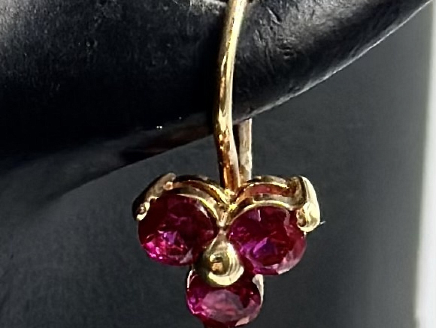 На фото Золотые серьги  №серьги из красного золота с фианитом вес 1.53 г:     .