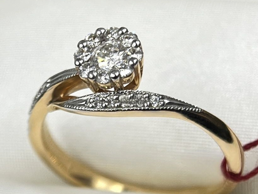 На фото Золотые кольца в Казахстане №кольцо из белого золота с бриллиантом 16 вес 1.83 г:     .