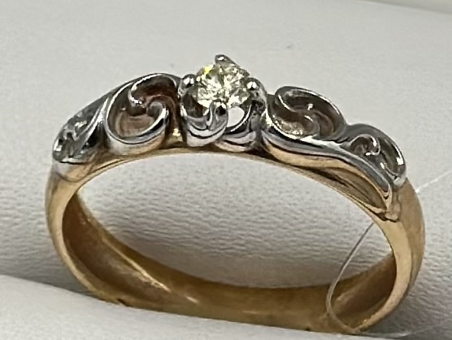 На фото Золотые кольца в Казахстане №кольцо из белого золота с бриллиантом вес 2.99 г:     .