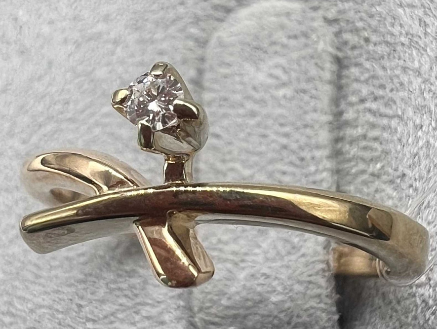 На фото Золотые кольца в Казахстане №кольцо из красного золота с бриллиантом 16 вес 2.3 г:     .