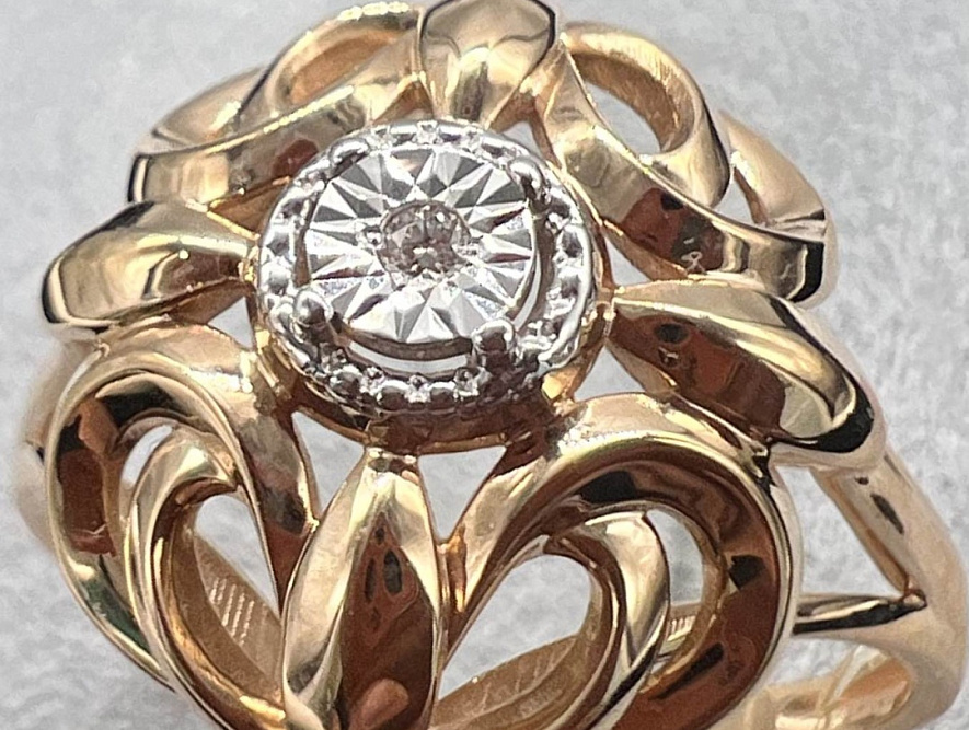 На фото Золотые кольца в Казахстане №кольцо из белого золота с бриллиантом 20.5 вес 3.9 г:     .