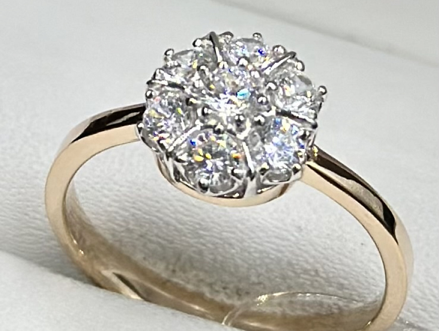 На фото Золотые кольца в Казахстане №кольцо из красного золота с фианитом 17.5 вес 2.69 г:     .