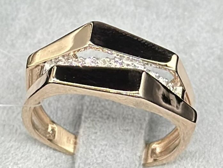 На фото Золотые кольца в Казахстане №кольцо из красного золота с фианитом 17 вес 3.25 г:     .