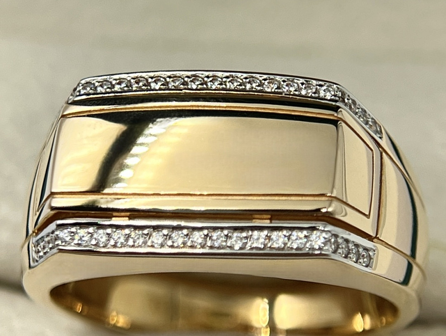 На фото Золотые печатки в Казахстане №печатка из красного золота с фианитом 20 вес 8.05 г:     .