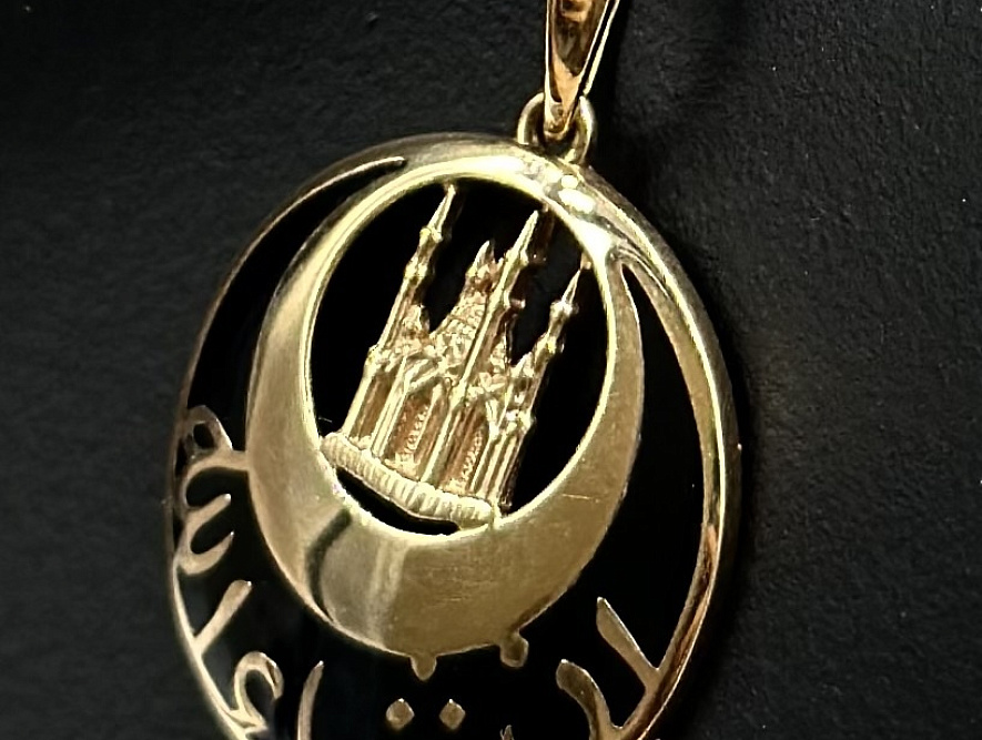 На фото Золотые подвески в Казахстане №подвеска из красного золота с эмалью вес 2.47 г:     .