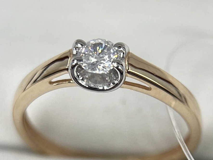 На фото Золотые кольца в Казахстане №кольцо из белого золота с фианитом 15.5 вес 1.33 г:     .