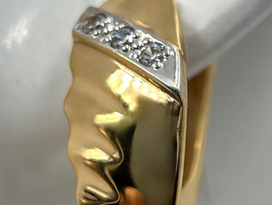 На фото Золотые серьги  №серьги из красного золота с фианитом вес 4.53 г:     .