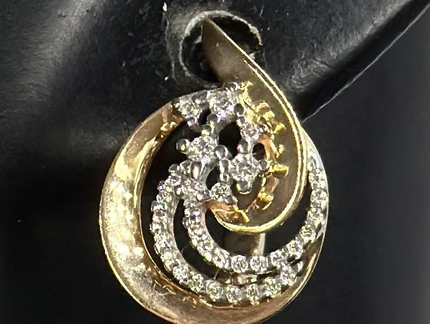 На фото Золотые серьги с янтарем в Казахстане №серьги из красного золота с фианитом вес 4.32 г:     .