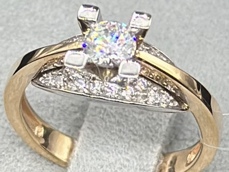 На фото Золотые кольца в Казахстане №кольцо из белого золота с фианит swarovskiом 16 вес 3.28 г:     .