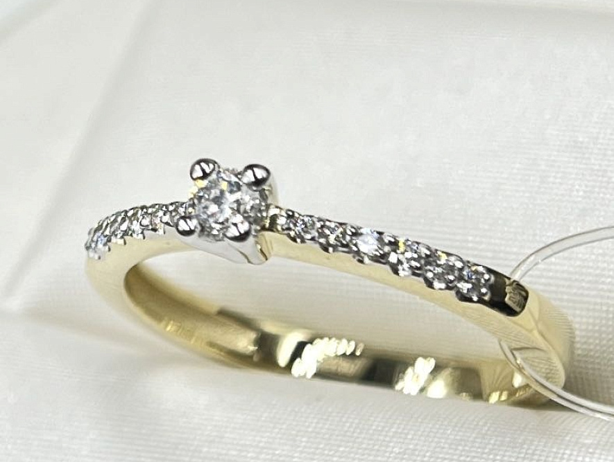 На фото Золотые кольца в Казахстане №кольцо из белого золота с бриллиантом 16.5 вес 1.93 г:     .