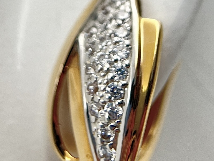 На фото Золотые серьги  №серьги из красного золота с фианитом вес 3.29 г:     .