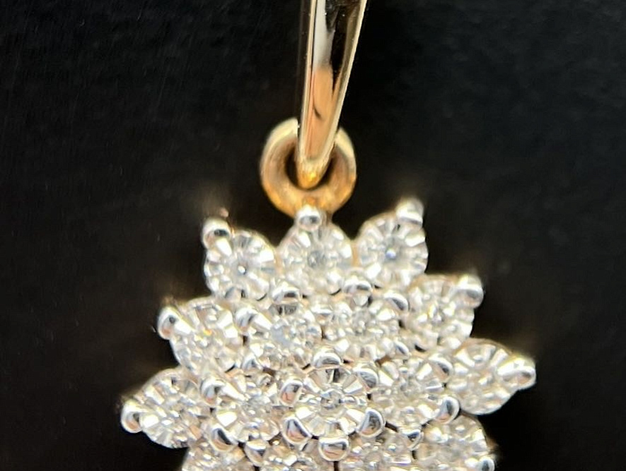 На фото Золотые подвески в Казахстане №подвеска из красного золота с бриллиантом вес 2.03 г:     .