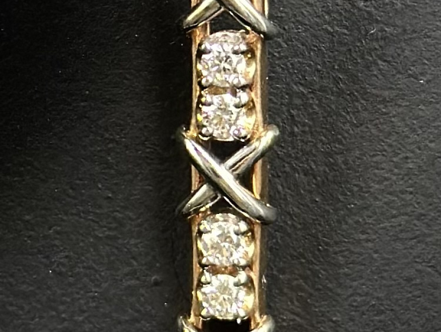 На фото Золотые подвески в Казахстане №подвеска из белого золота с бриллиантом вес 2.64 г:     .