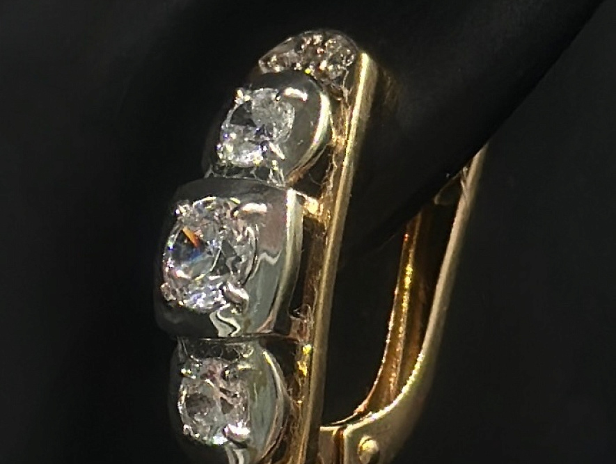 На фото Золотые серьги  №серьги из белого золота с фианитом вес 3.72 г:     .