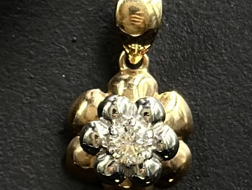 На фото Золотые подвески в Казахстане №подвеска из белого золота с бриллиантом вес 1.06 г:     .