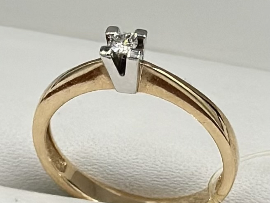 На фото Золотые кольца в Казахстане №кольцо из белого золота с бриллиантом 16.5 вес 2.25 г:     .