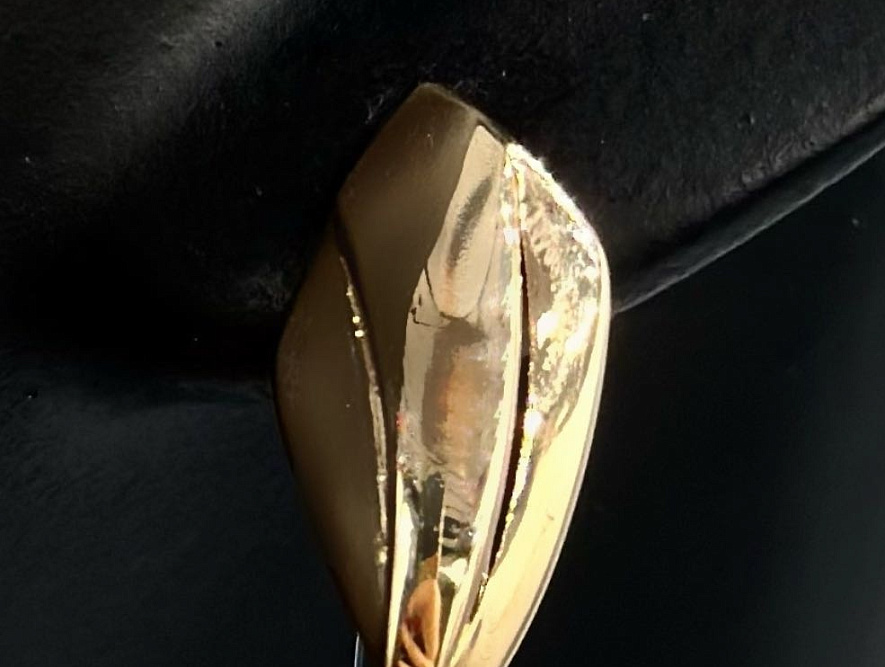 На фото Золотые серьги  №серьги из красного золота без вставки вес 2.26 г:     .