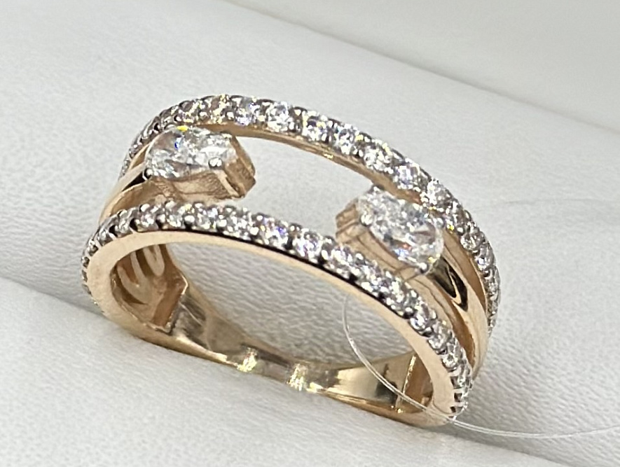 На фото Золотые кольца в Казахстане №кольцо из красного золота с фианитом 16.5 вес 4.03 г:     .