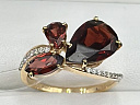 На фото Золотые кольца в Казахстане №кольцо из красного золота с фианитом и гранатом 16.5 вес 3.32 г:     .