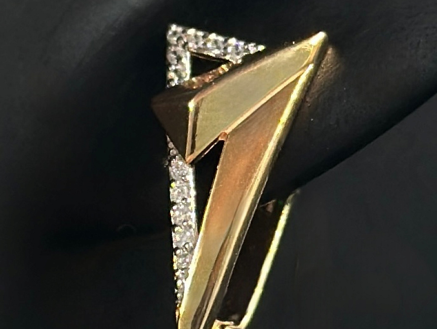 На фото Золотые серьги  №серьги из красного золота с фианитом вес 2.72 г:     .