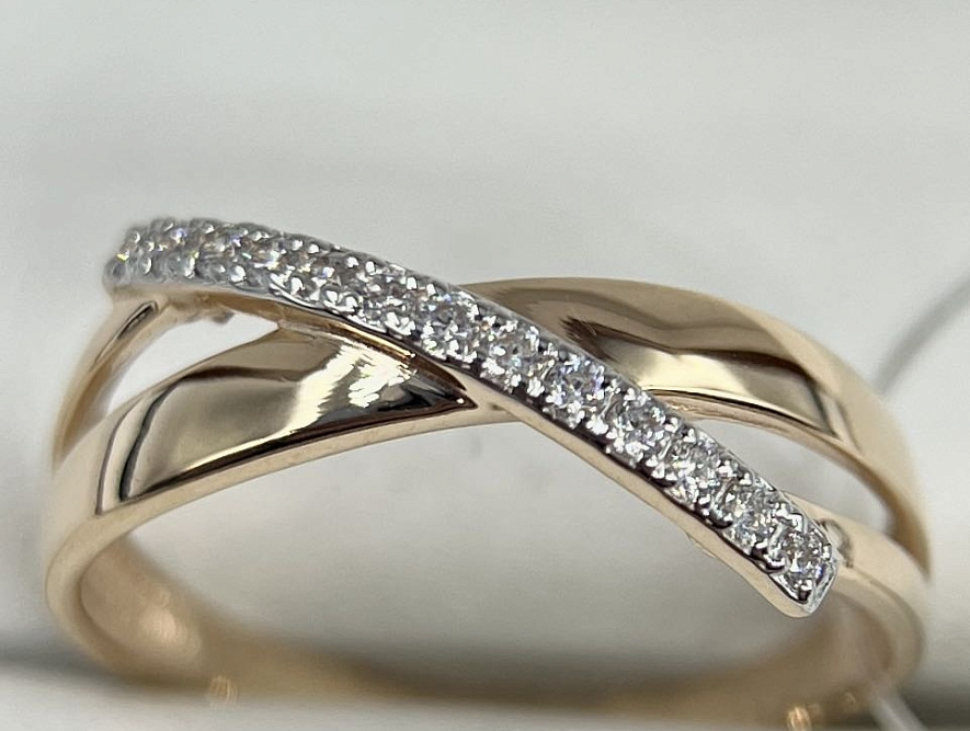 На фото Золотые кольца в Казахстане №кольцо из красного золота с фианитом 17.5 вес 1.78 г:     .