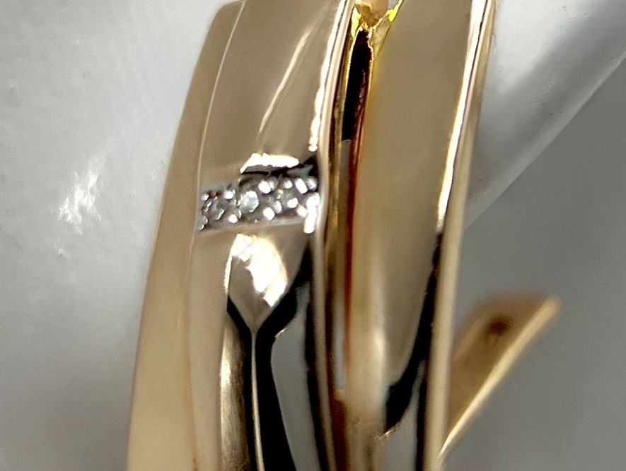 На фото Золотые серьги  №серьги из красного золота с фианитом вес 3.56 г:     .