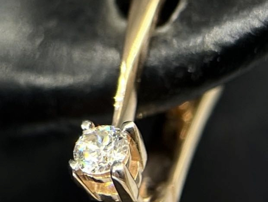 На фото Золотые серьги  №серьги из красного золота с бриллиантом вес 1.98 г:     .