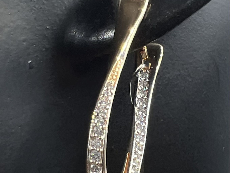 На фото Золотые серьги  №серьги из красного золота с фианитом вес 6.2 г:     .