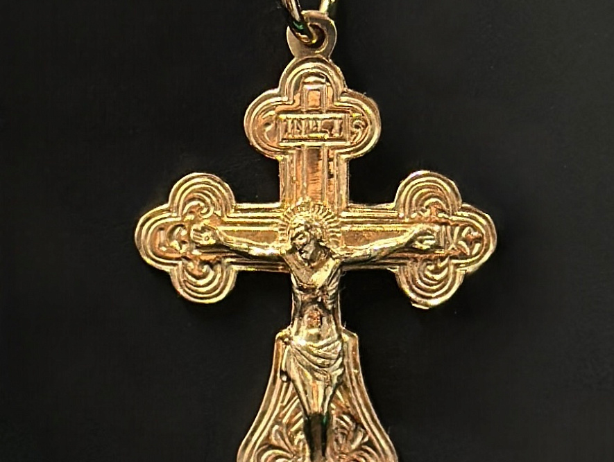 На фото Золотые кресты в Казахстане №крестик из красного золота без вставки вес 2.55 г:     .
