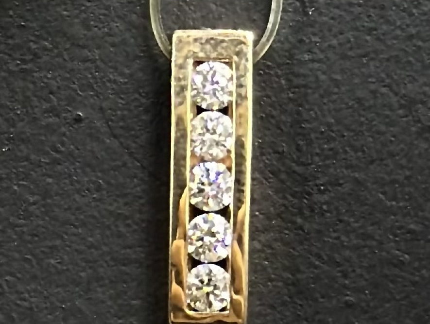 На фото Золотые подвески в Казахстане №подвеска из красного золота с бриллиантом вес 1.21 г:     .