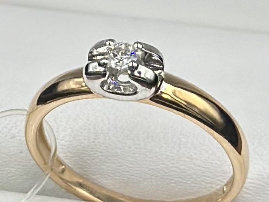 На фото Золотые кольца в Казахстане №кольцо из белого золота с бриллиантом 17.5 вес 2.14 г:     .