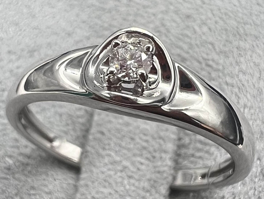 На фото Золотые кольца в Казахстане №кольцо из белого золота с бриллиантом 16.5 вес 2.11 г:     .