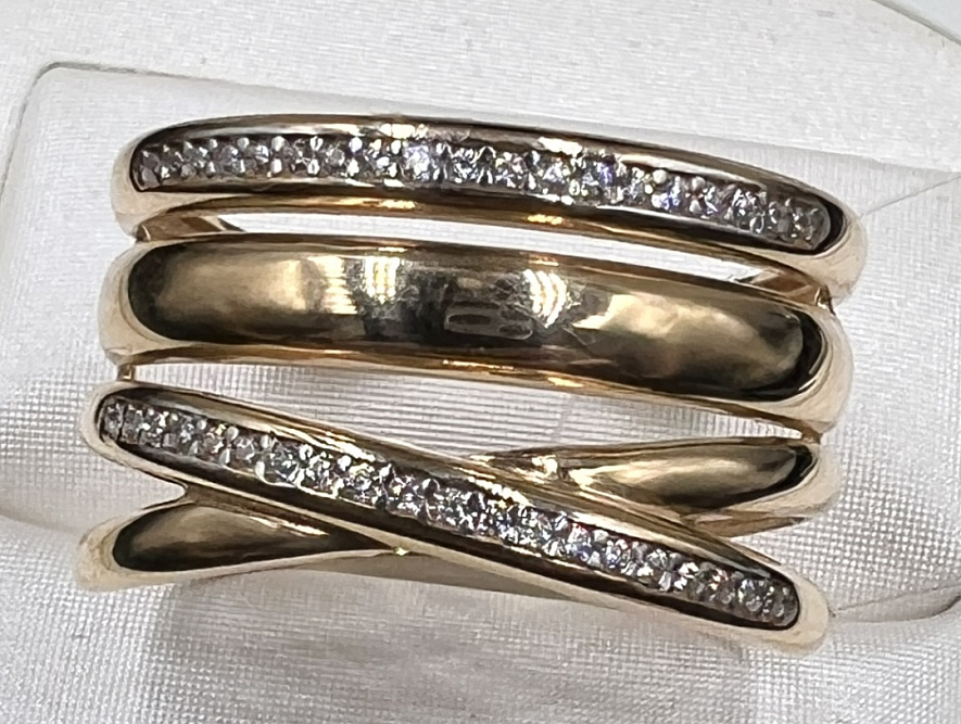 На фото Золотые кольца в Казахстане №кольцо из красного золота с фианитом 21 вес 5.08 г:     .