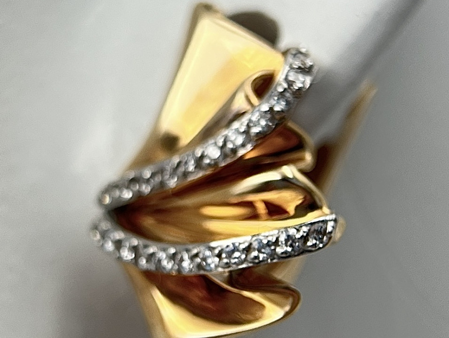 На фото Золотые серьги  №серьги из красного золота с фианитом вес 4.25 г:     .